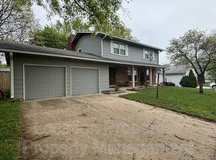 3208 W 22nd Ter, Lawrence, KS 66047