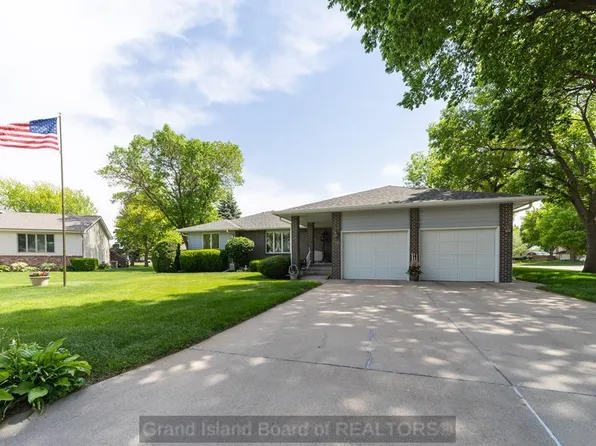 3011 Brentwood Way, Grand Island, NE 68801