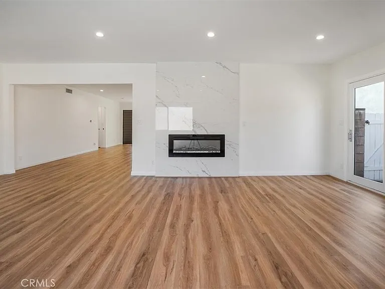 16329 Napa St — Photo 7