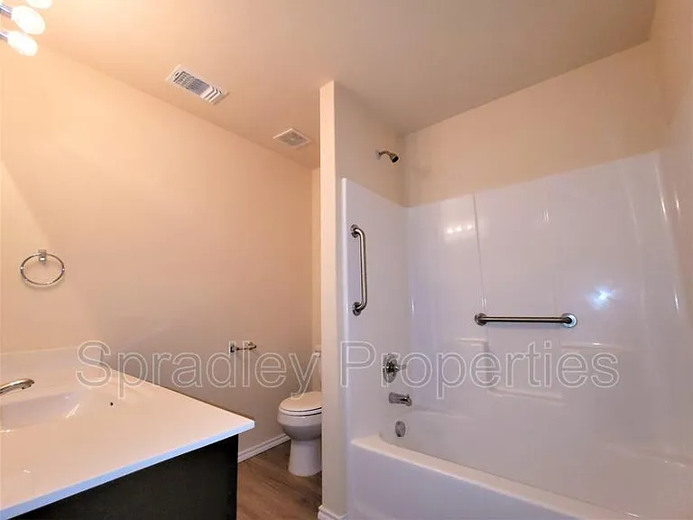 2214 Justice Dr — Photo 7