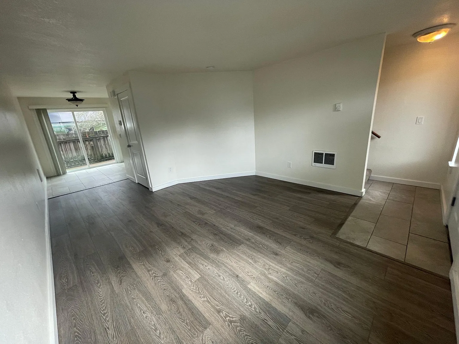 2 bed, 1.5 bath, 1000 sqft, $1,495 — Photo 2