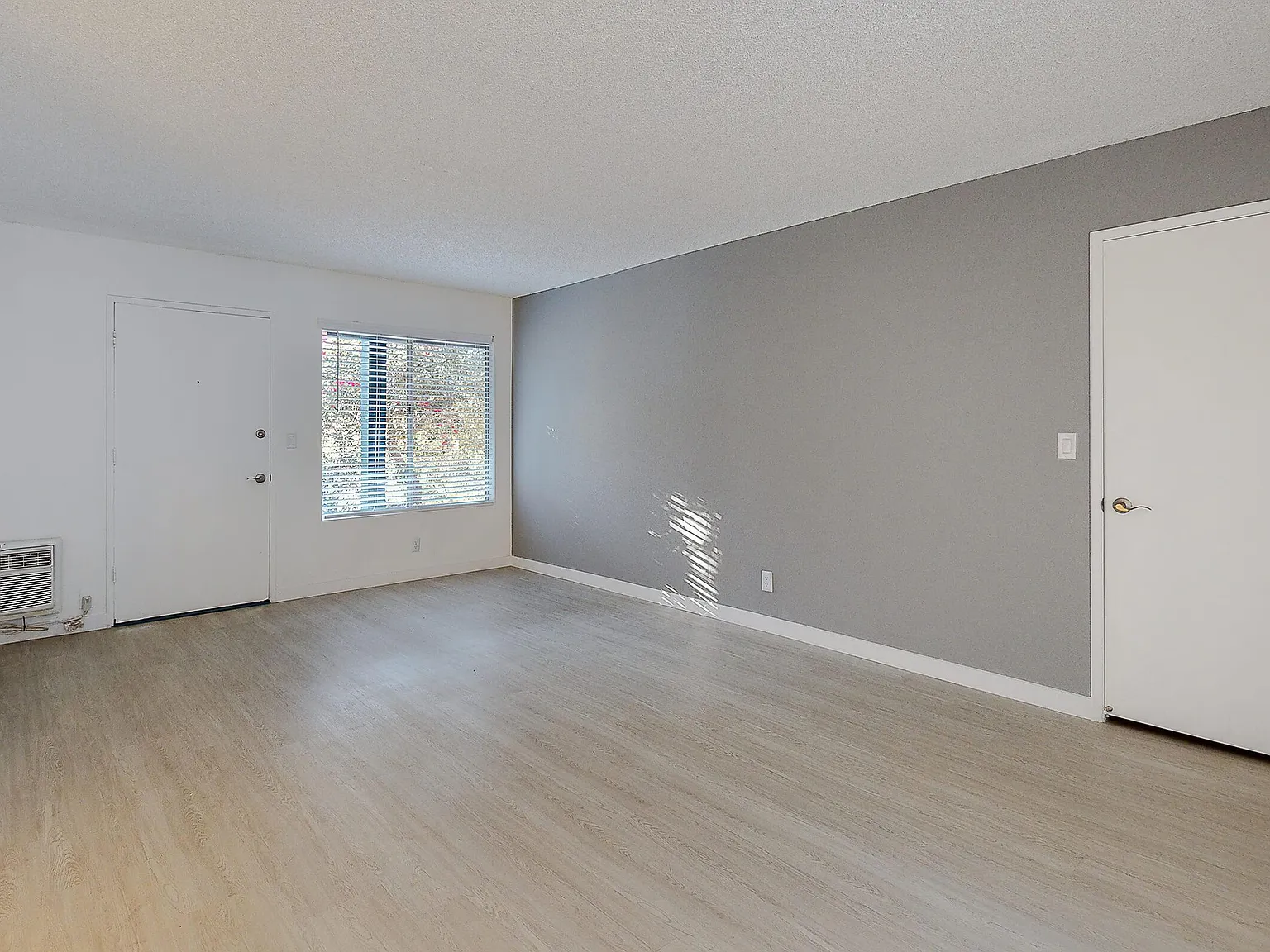 Saddleback Ranch Apartments — Photo 3