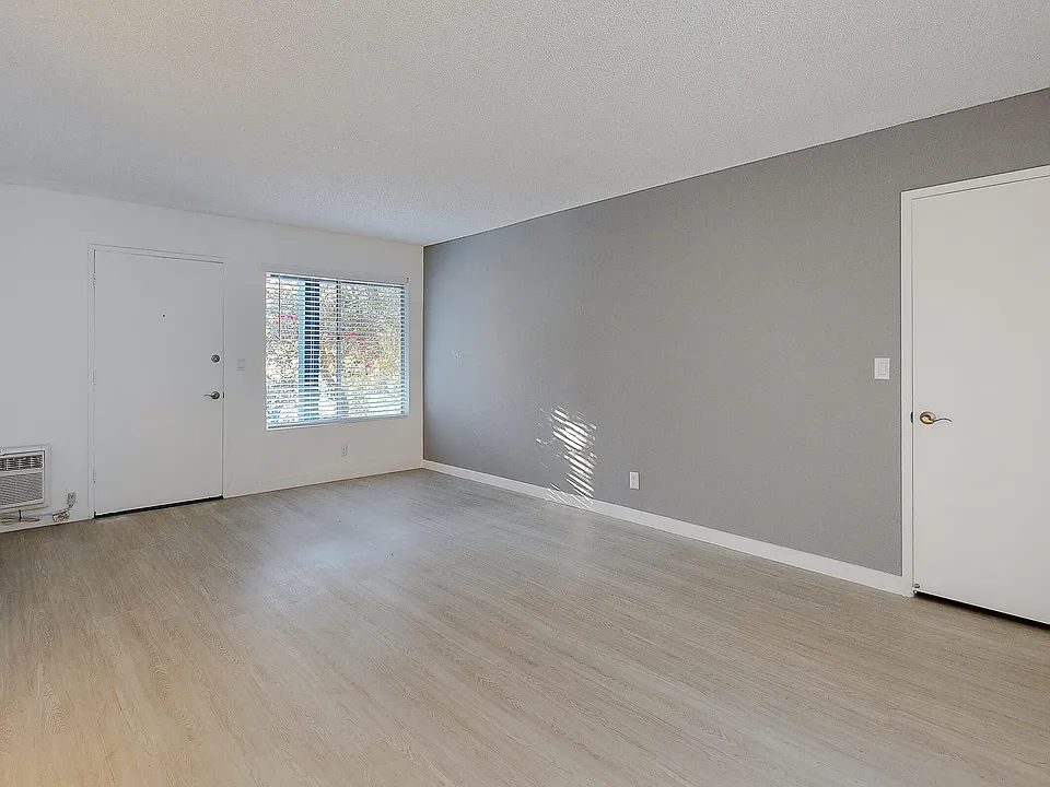 TWO BEDROOM APARTMENTS IN MISSION VIEJO, CA