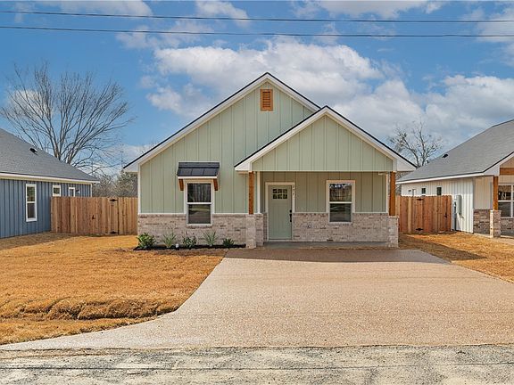 2nd image of 207 Lock Ln