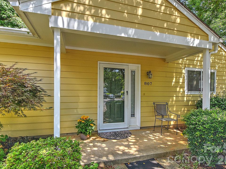 1st image of 807 Sardis Cove Dr
