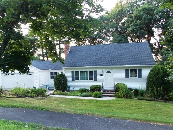 121 Fort Meadow Dr, Hudson, MA 01749