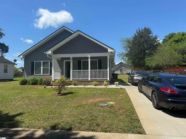 211 Whitney St, Slater, SC 29683