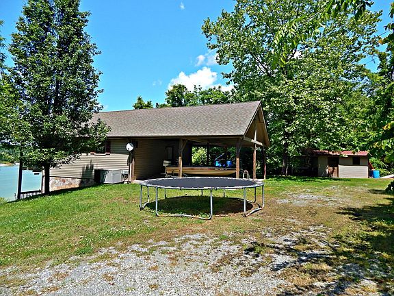 Image 4: Large level yard