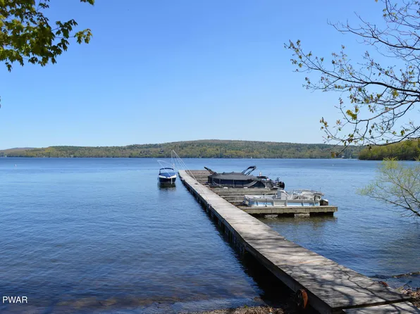 3 Lakeview Dr, Lakeville, PA 18438