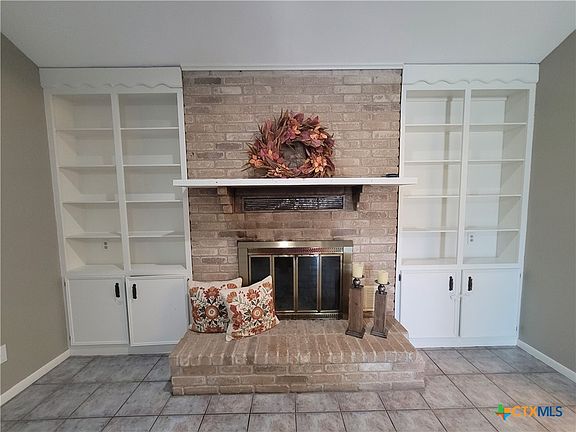 3rd image of 214 Williamsburg Ave