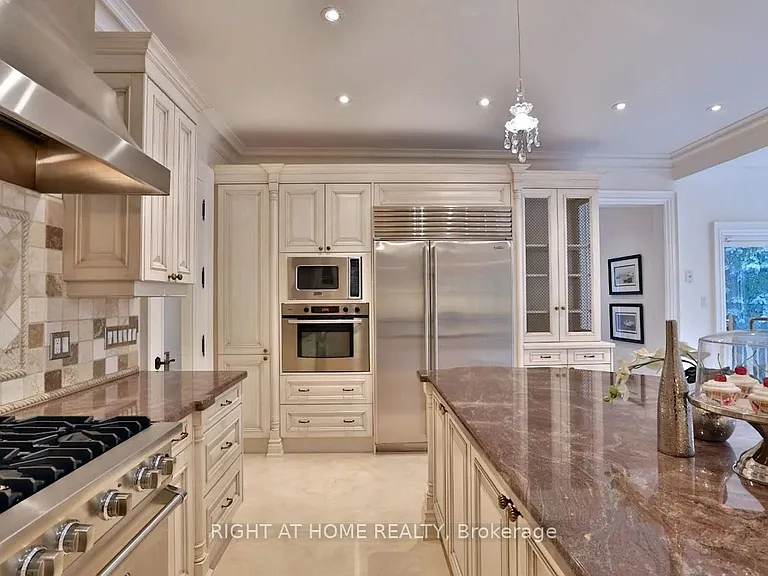 11 York Rd — Photo 8