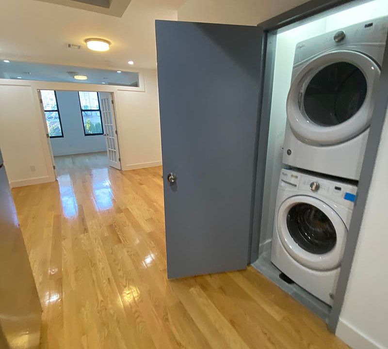 1st image of 1421 De Kalb Ave #2R
