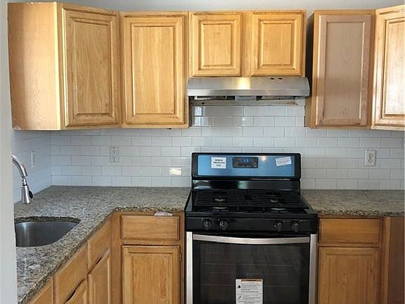 2nd image of 4048 Pratt Ave