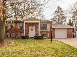 417 Lyon Ct, South Lyon, MI 48178