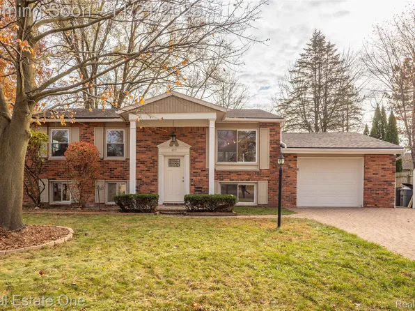 417 Lyon Ct, South Lyon, MI 48178