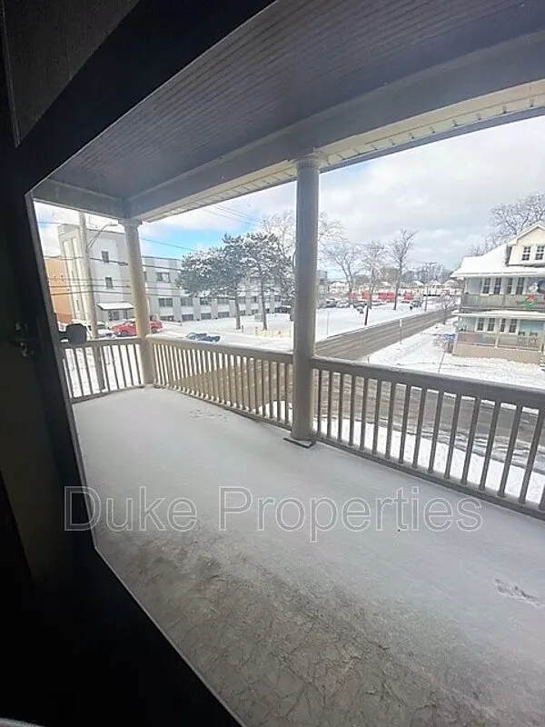 2 bed, 1.0 bath, $1,045 — Photo 4