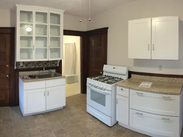 82 Bridge St, Salem, MA 01970