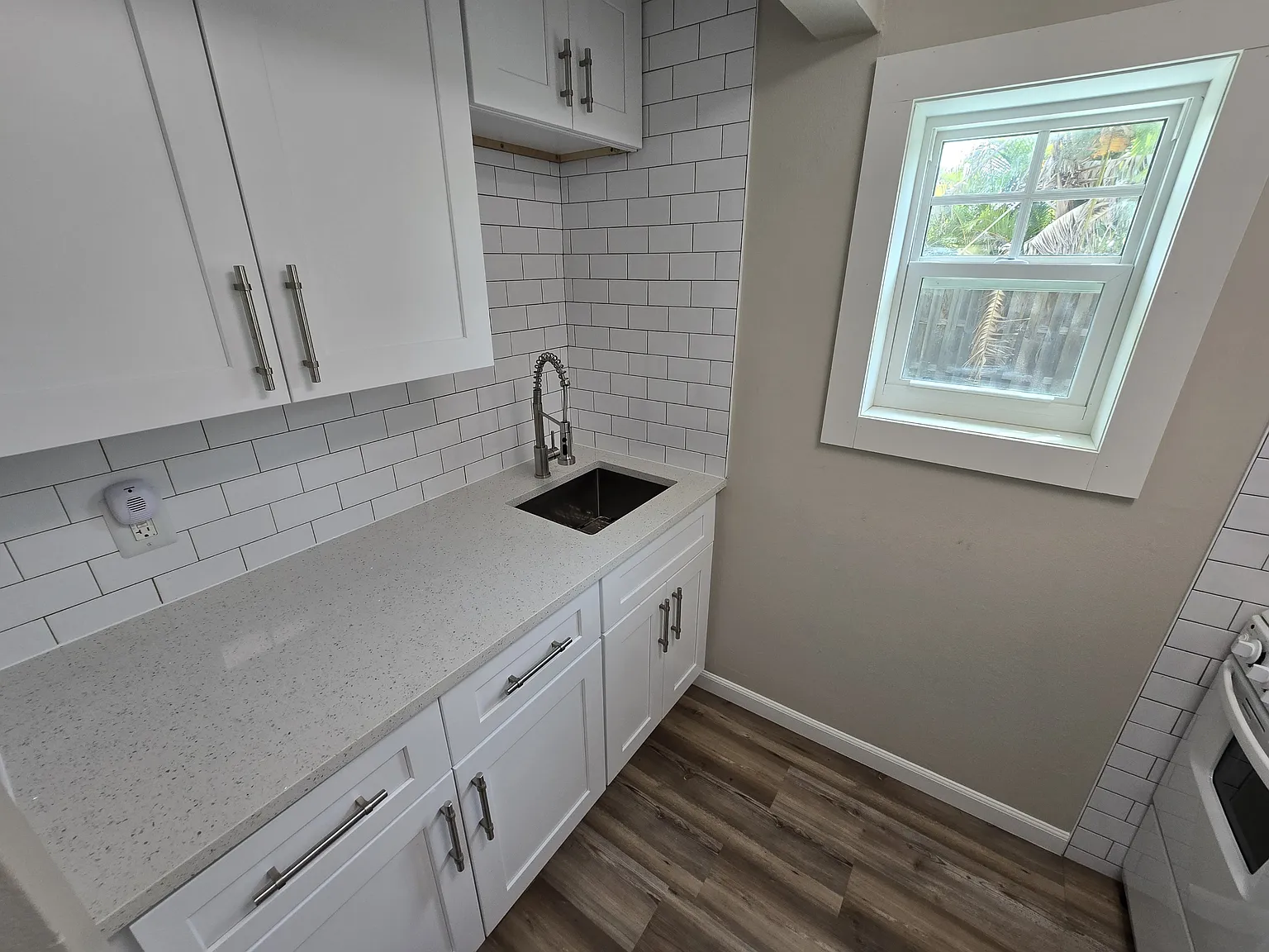 611 NE 10th Ave — Photo 2
