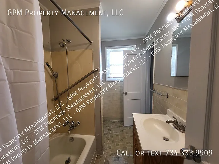 24154 Dartmouth St — Photo 10