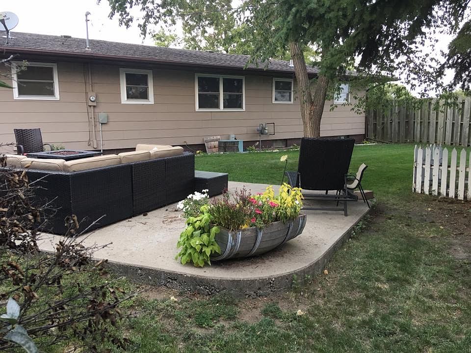 2nd image of 504 Holly Dr