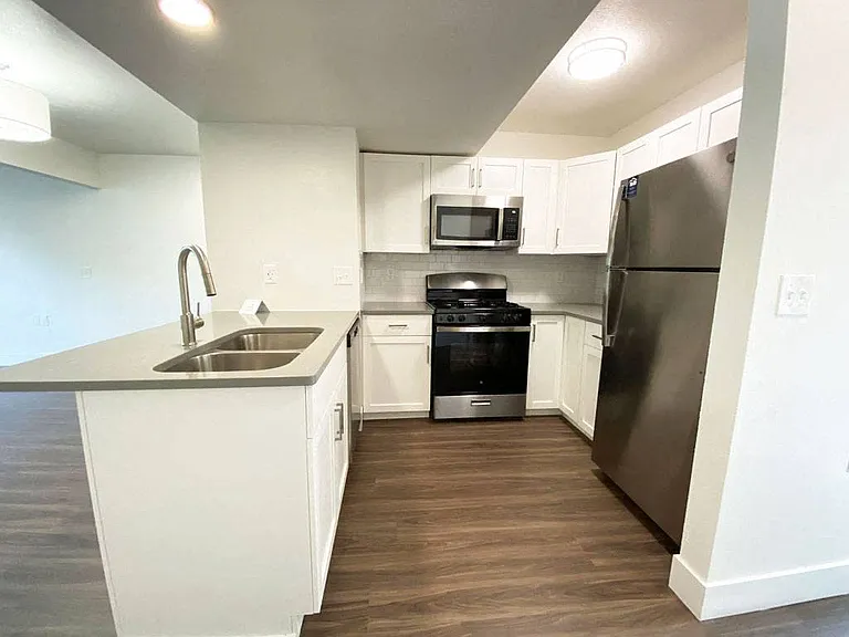 Green Ridge Apartments — Photo 25