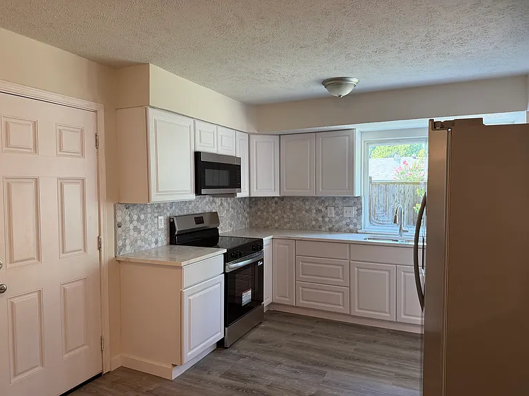 3527 Cotillion Dr — Photo 9