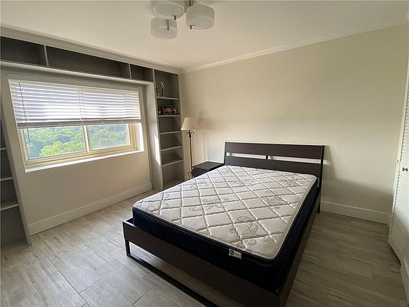 3rd image of 2285 Peachtree Rd NE Unit 1403