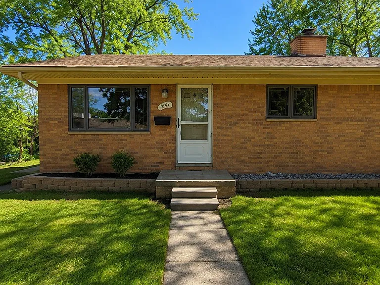 1641 Fairview Ave — Photo 1