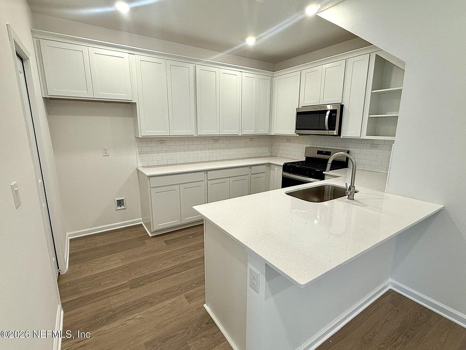 2nd image of 389 WOODS Lane