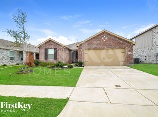 2628 Warren Ln, Aubrey, TX 76227