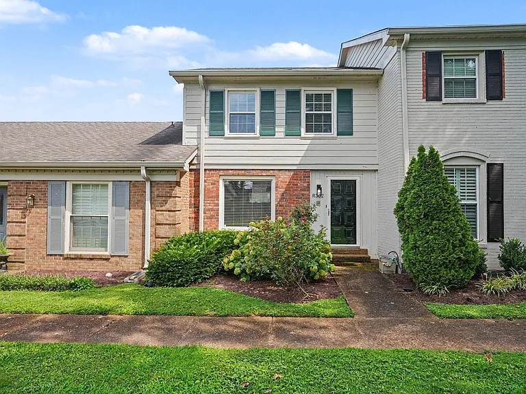 8300 Sawyer Brown Rd #R302 — Photo 1