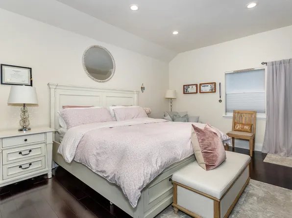32 Billings St #1B, Sharon, MA 02067