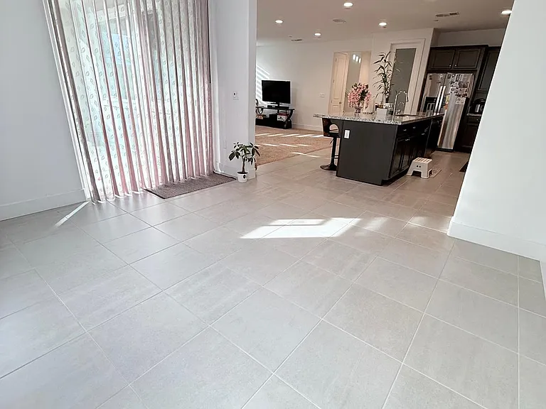 58 E Kamyar Pl — Photo 16