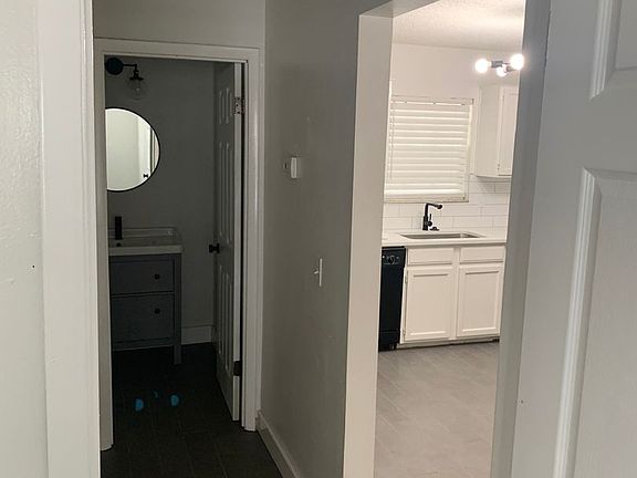 3rd image of 4900 Dover Cir #4902