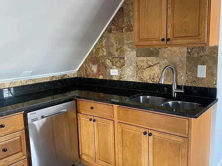 131 Josephine Ave #3 — Photo 4