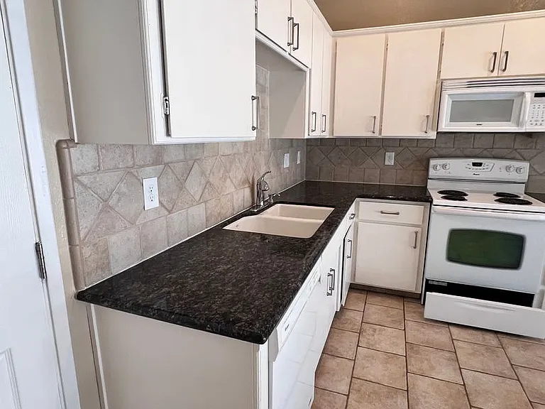 3817 Rotterdam Ave — Photo 3