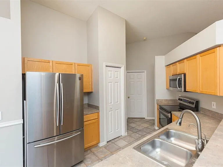 4550 Roundview Ct — Photo 14