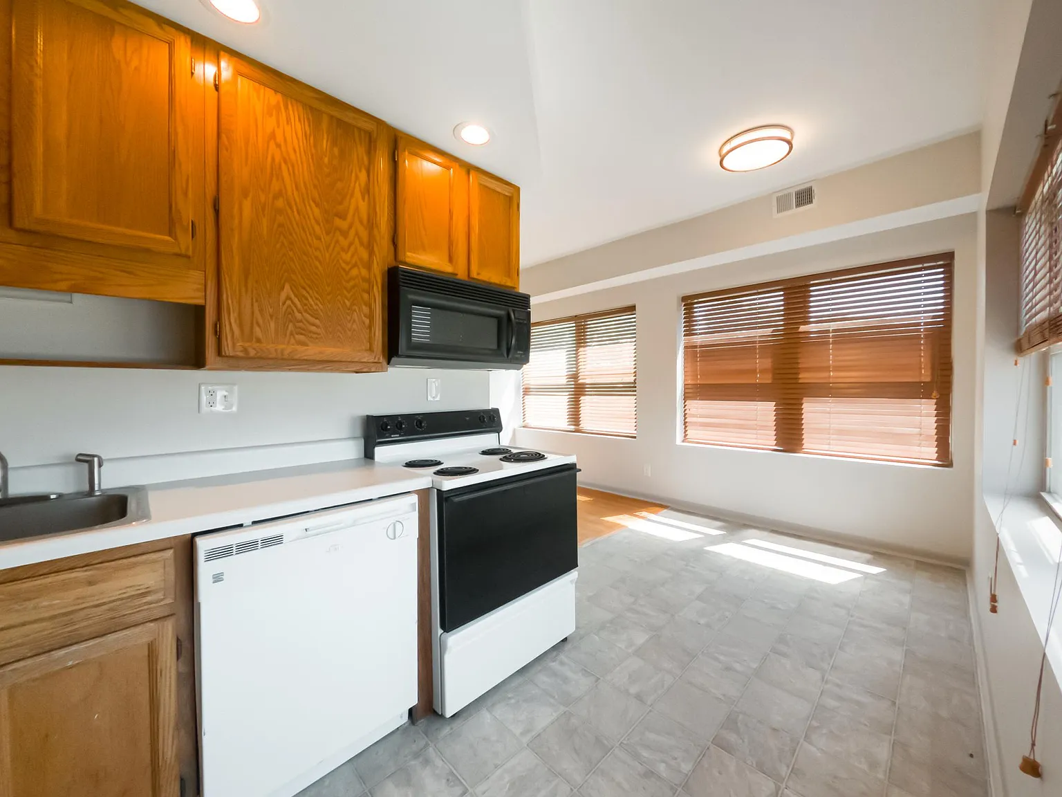 Madison Apartments — Photo 4