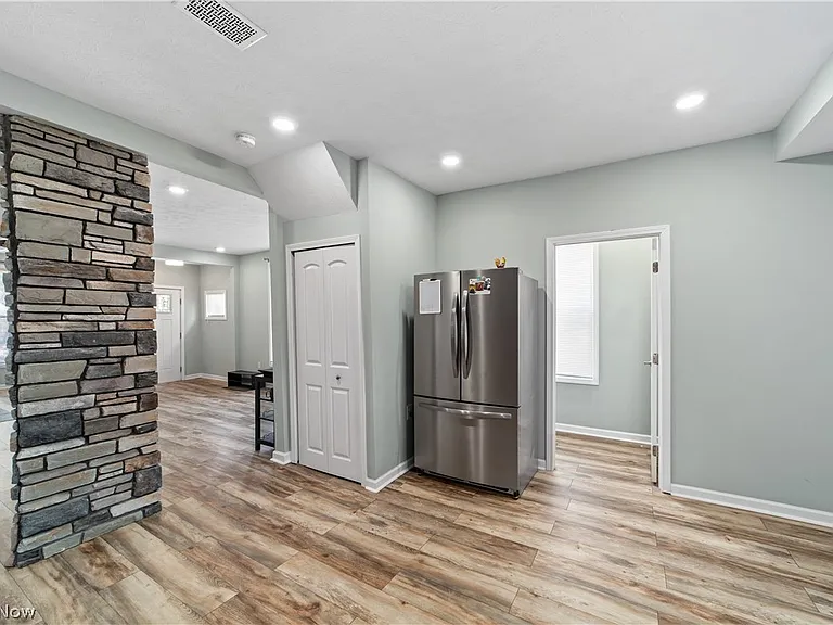 3251 Marvin Ave — Photo 11