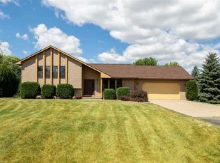 2834 Westmoor Rd, Oshkosh, WI 54904