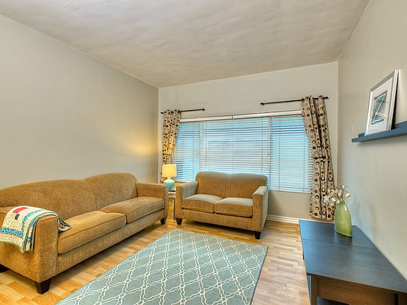 3rd image of 1119 Lincoln Blvd APT 5