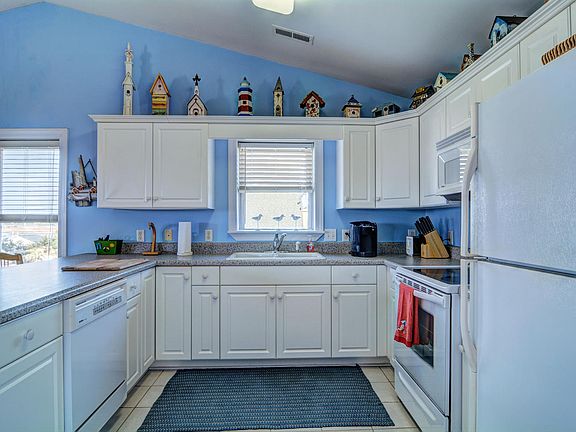5th image of 804 S Topsail Dr