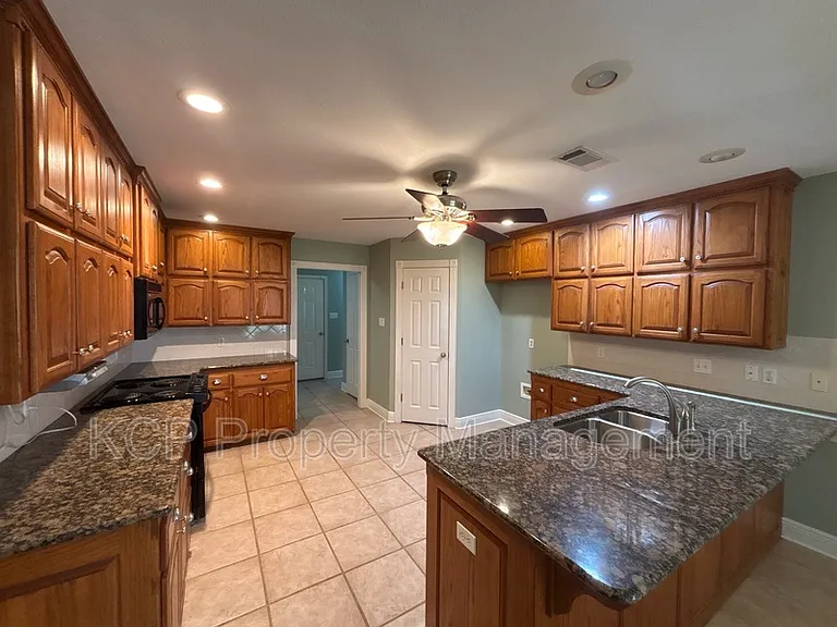 2109 Barrington Dr — Photo 11