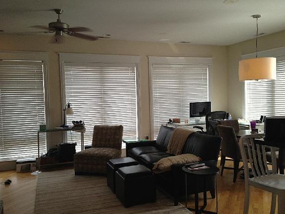 3rd image of 1031 W Belmont Ave #4