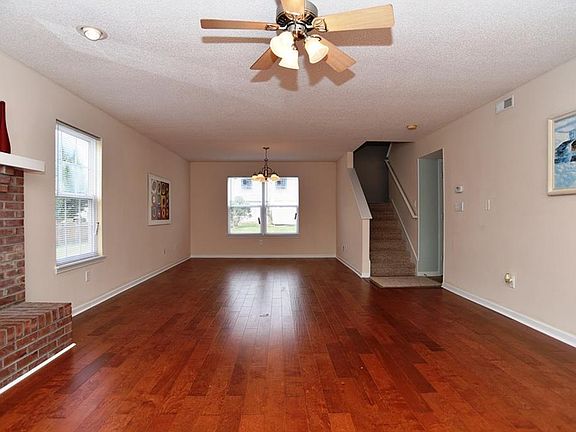 5th image of 18 Lasalle Ln