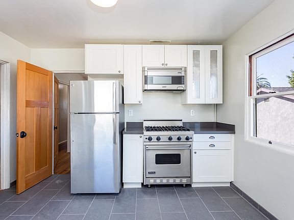 3rd image of 126 S 32nd St APT 3