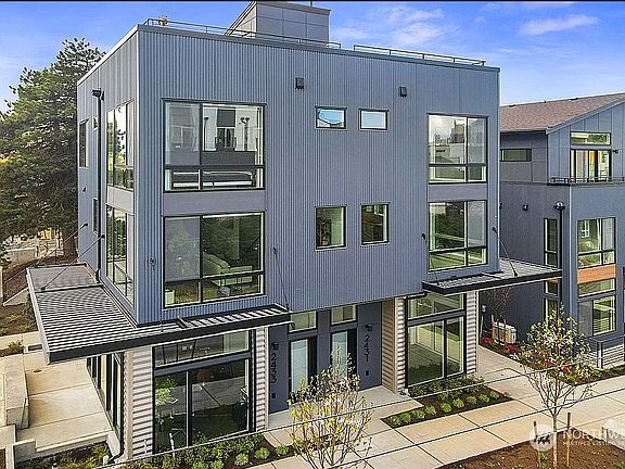 Rental unit and entrance on left side. 1st floor entrance, w/ living on floor 2 and 3 + rooftop deck.