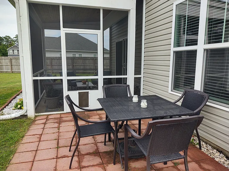 1404 Kinsley Ct NE — Photo 30