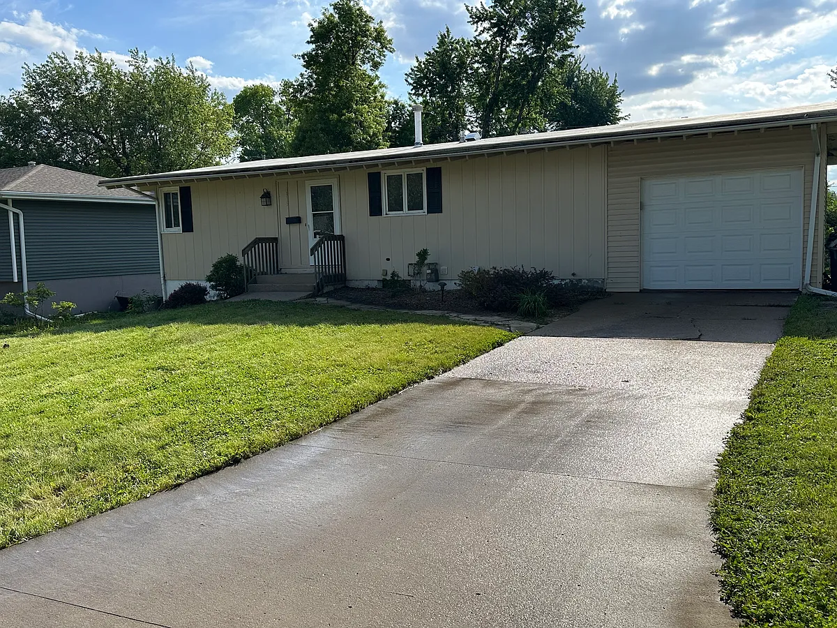 Building Photo - 3915 Terrace Hill Dr NE