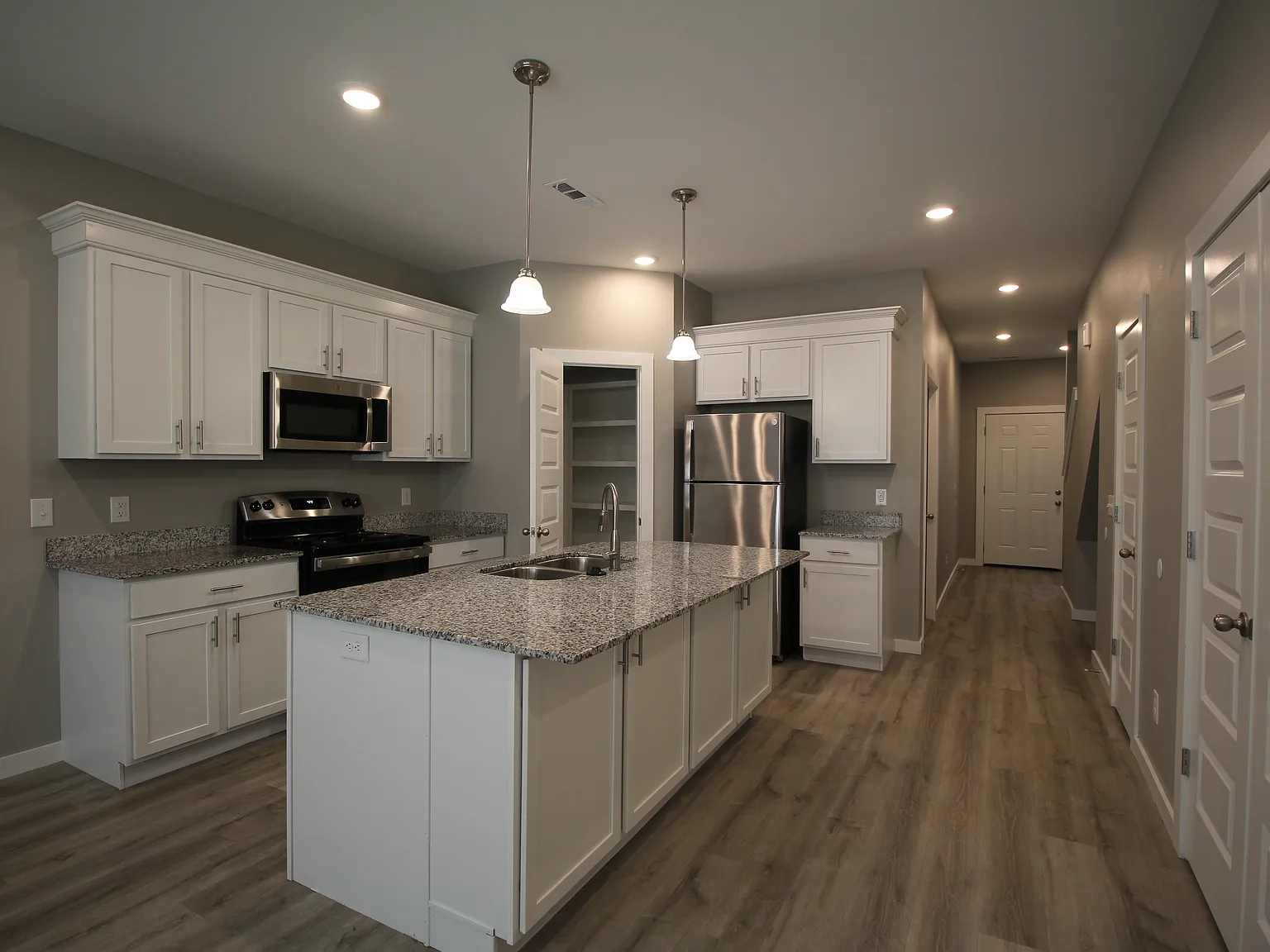 3 bed, 2.5 bath, 1370 sqft, $1,450 — Photo 4